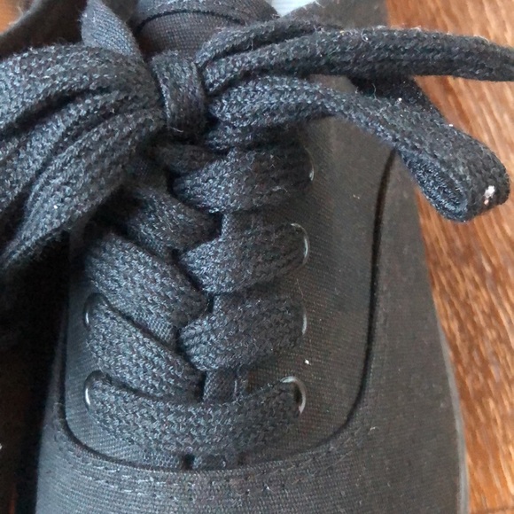 Universal Thread black sneakers - Picture 3 of 7